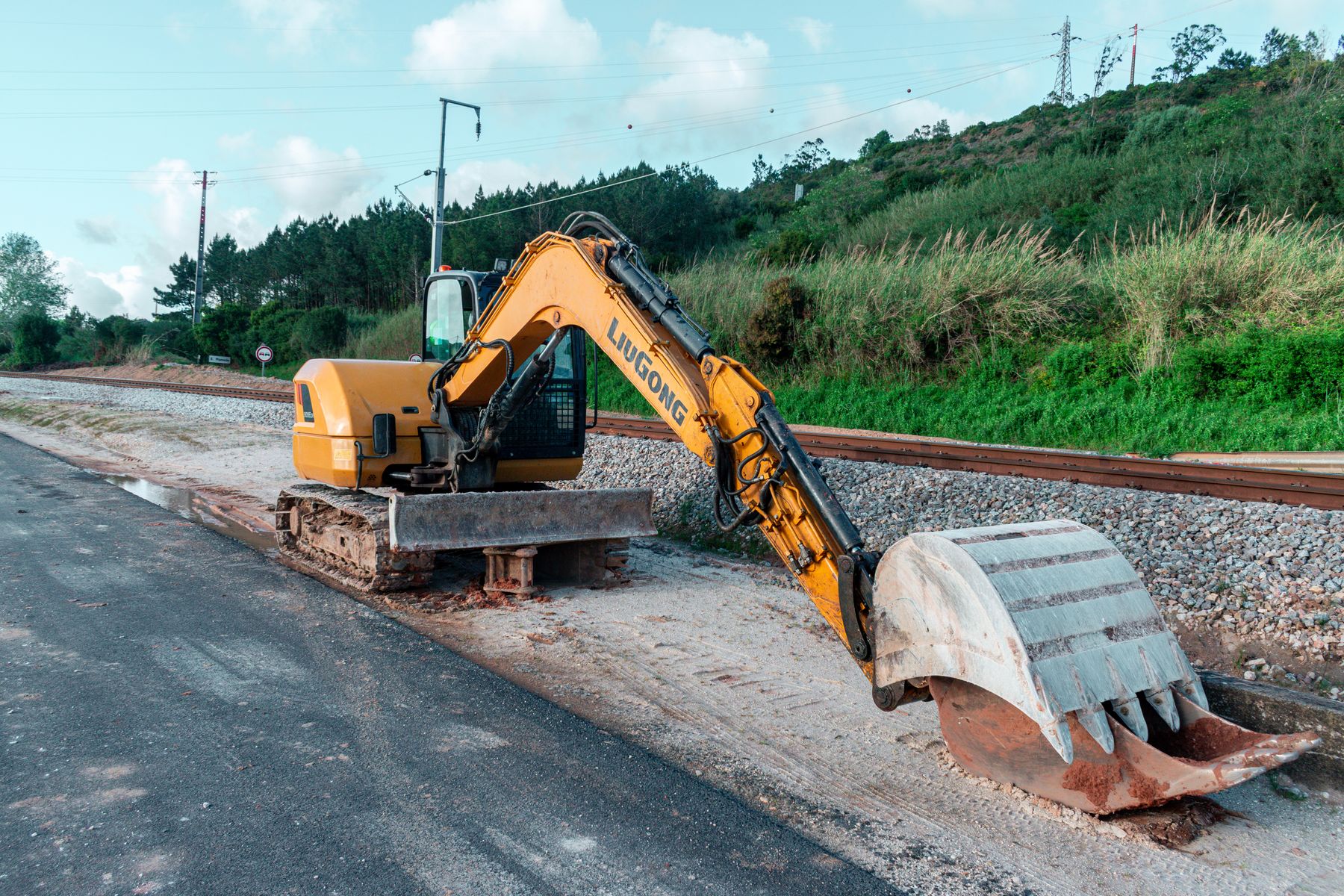 Jentera berat di tapak pembinaan